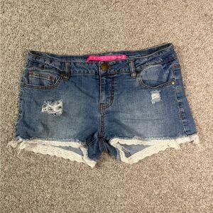 Like new! y2k Tinseltown Denim Couture Lace-Trimmed Distressed Shorts – Size 9